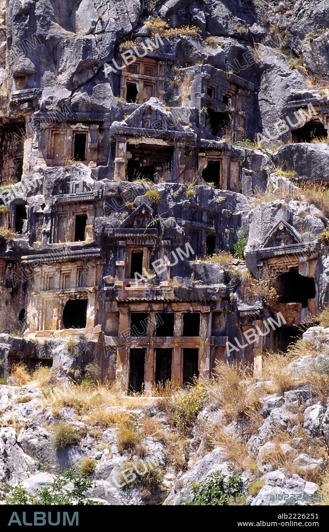 Tumbas Licias horadadas en la roca. Myra. Costa Licia.Turquia.