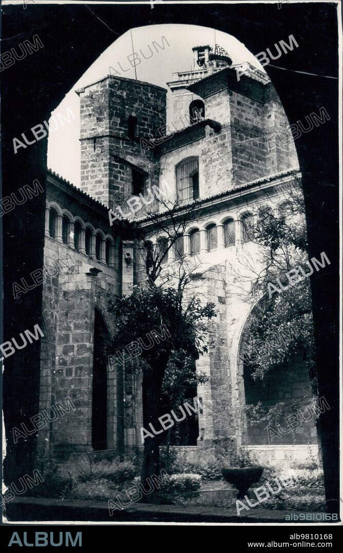 1959. Ogival cloister of the Segorbe cathedral.