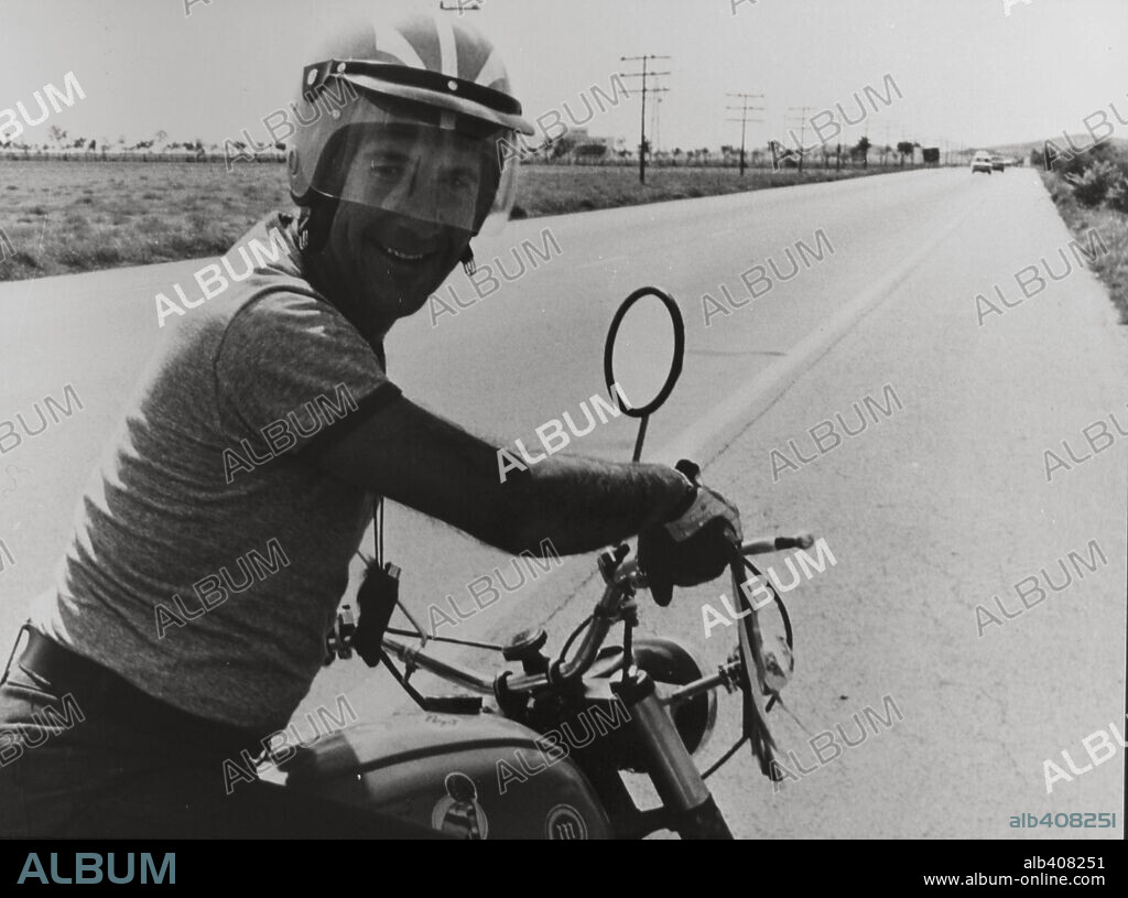 ALFREDO LANDA en EL PUENTE, 1977, dirigida por JUAN ANTONIO BARDEM. Copyright ARTE 7.