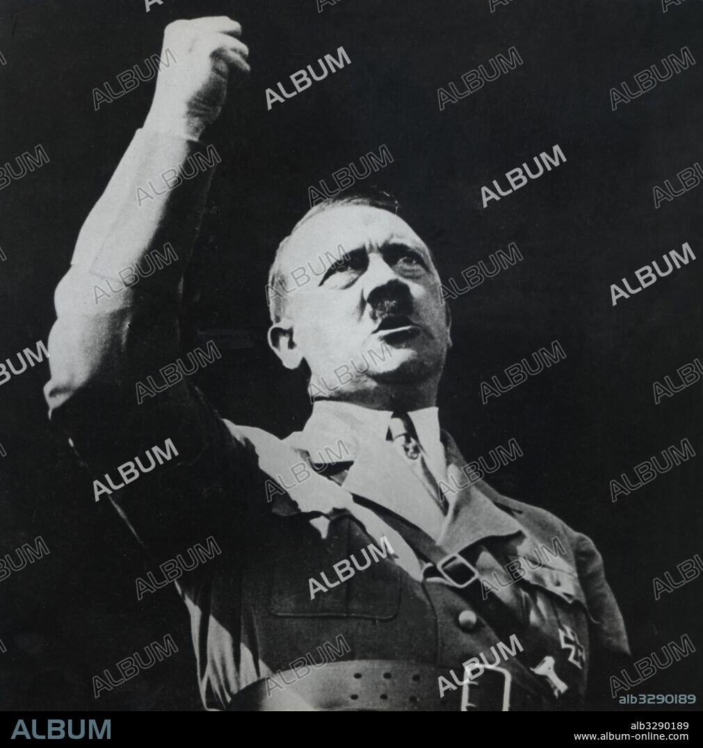 Adolf Hitler (1889-1945), político austríaco, principal ideólogo del nazismo. Año 1943.