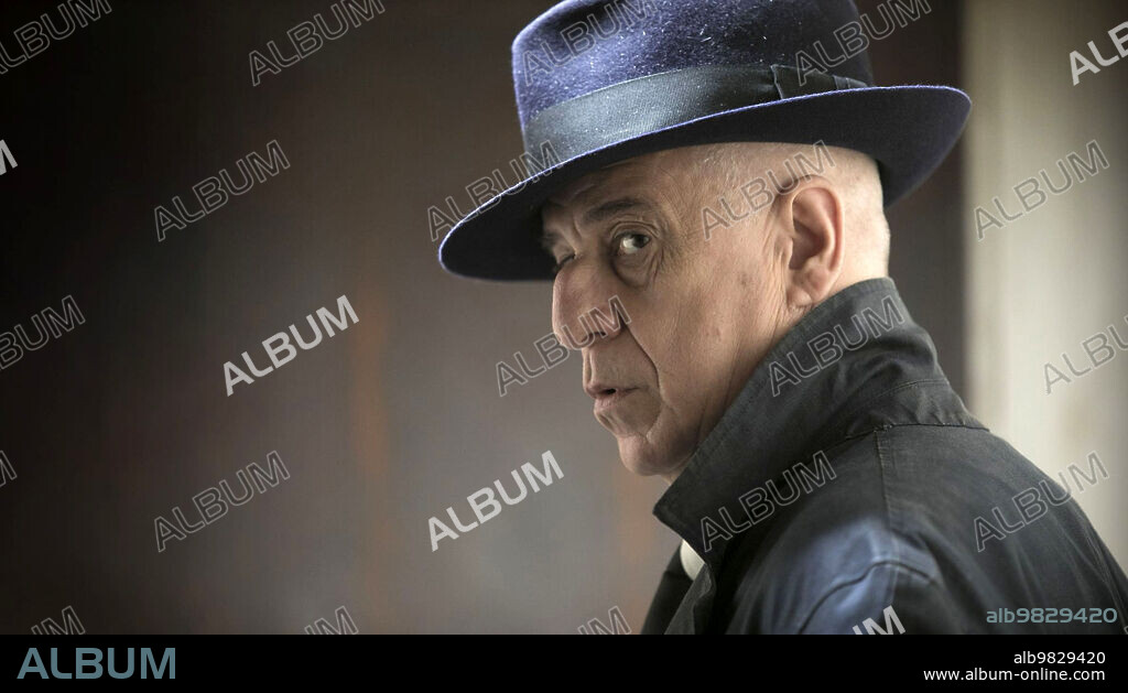 TONI SERVILLO en 5 ES EL NUMERO PERFECTO, 2019 (5 E IL NUMERO PERFETTO), dirigida por IGOR TUVERI. Copyright CITE FILMS.