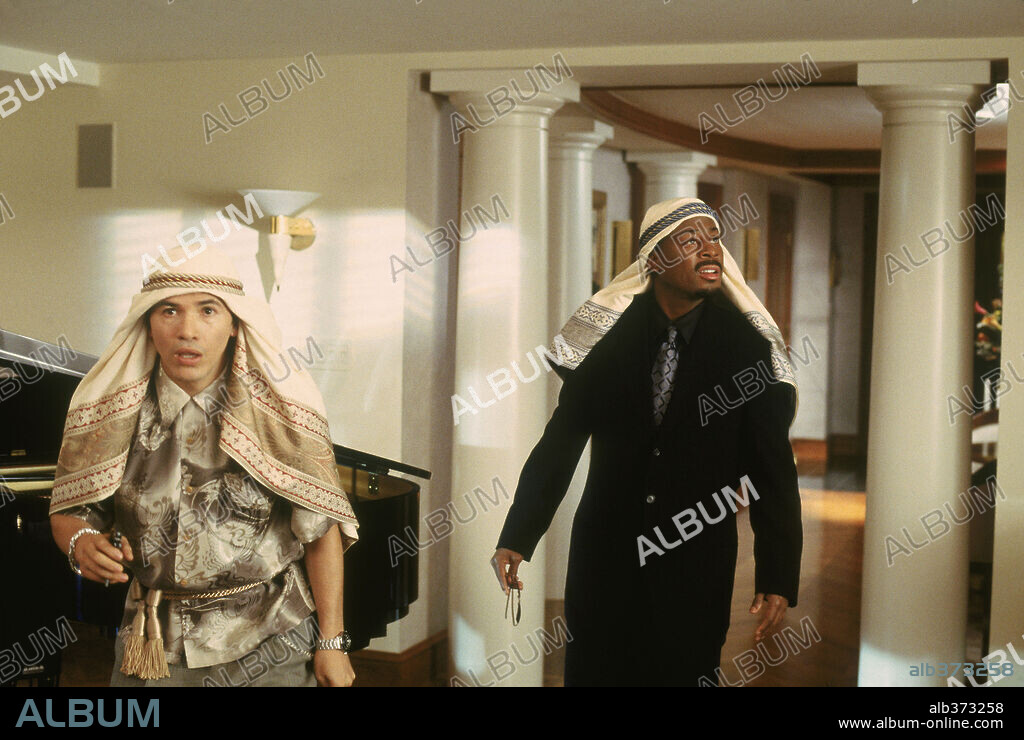 JOHN LEGUIZAMO and MARTIN LAWRENCE in WHAT'S THE WORST THAT COULD HAPPEN?, 2001, directed by SAM WEISMAN. Copyright MGM-UA.