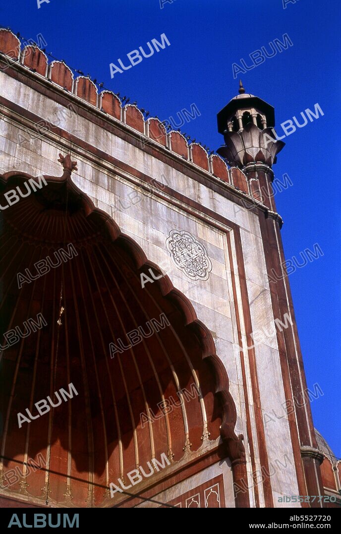 Delhi’s great Masjid-i Jahan-Numa, commonly known as the Jama Masjid or Friday Mosque is the largest in the country, with a courtyard capable of holding 25,000 worshippers. It was built in 1644, the last in a series of magnificent architectural achievements by Shah Jahan, the Moghul emperor who also built the Taj Mahal and the Red Fort. The elaborately decorated mosque has three great gateways, four towers and two 40m (131ft) high minarets constructed of alternating bands of red sandstone and white marble. Non-Muslims are welcome to visit the mosque but preferably not during prayer times; revealing clothing is not permitted within the precincts.