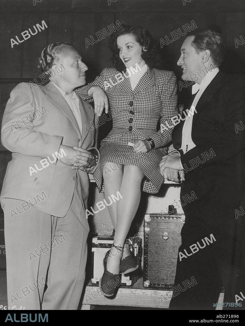 DOUGLAS SIRK, GEORGE SANDERS and JANE RUSSELL in LURED, 1947, directed by DOUGLAS SIRK. Copyright UNITED ARTISTS.