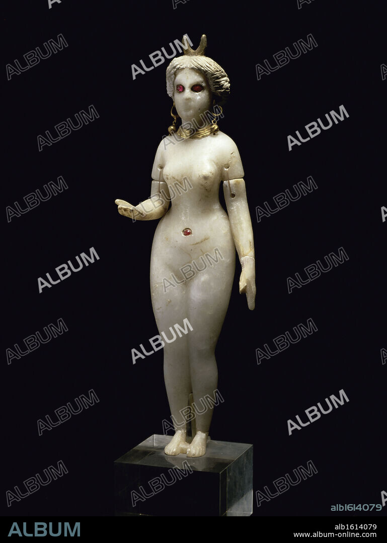 MESPOTAMIAN ART. Statue of the Goddess Ishtar  Mesopotamian Art   Musee du Louvre, Paris.