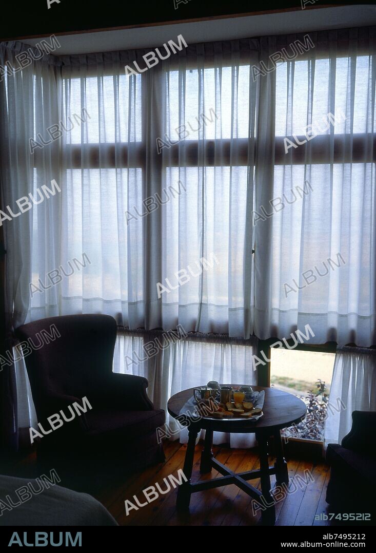 VENTANA CON VISILLOS - FOTO AÑOS 80.