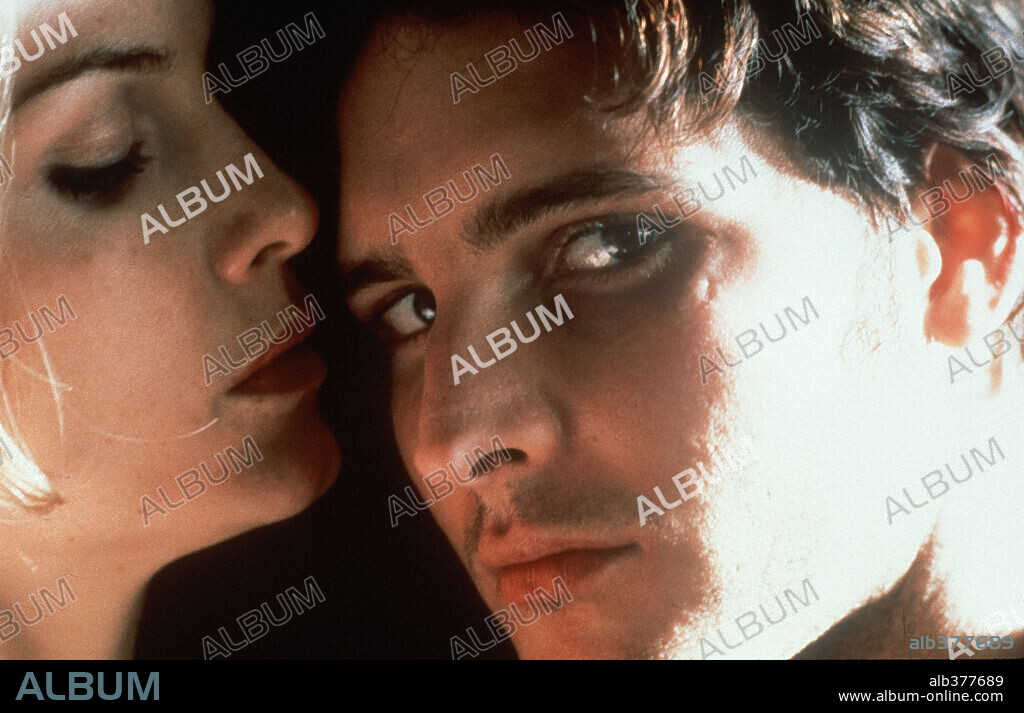 PETER FACINELLI and SAFFRON BURROWS in TEMPTED, 2001, directed by BILL BENNETT. Copyright GOFD CIRCLEE FILMS/CHEATER LLC/B.J. FILMS/TF 1 INTERNATIONAL.