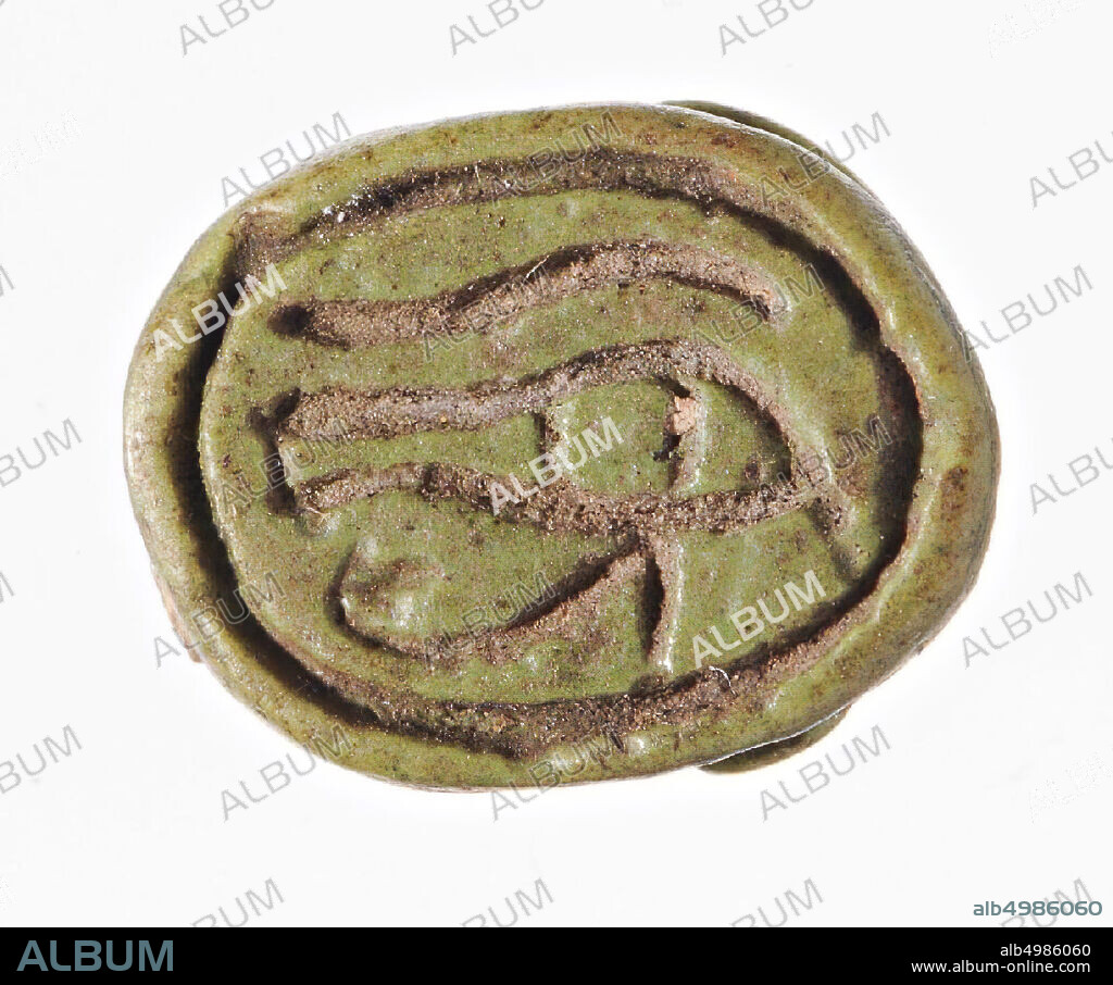 button seal, frog, fragment, wedjatoog, The button seal is made of green faience and has the shape of a seated frog with its head broken off. The fracture surface shows a granular brown core. The hind legs rest in a folded way on the base. The back is decorated with notches. In the oval sealing surface, a wedi eye is displayed within a framing groove. The seal is pierced lengthwise., Seal, button seal, faience, 1,2 × 1 × 0,7 cm, New Empire, Third Intermediate Period, Egypt.