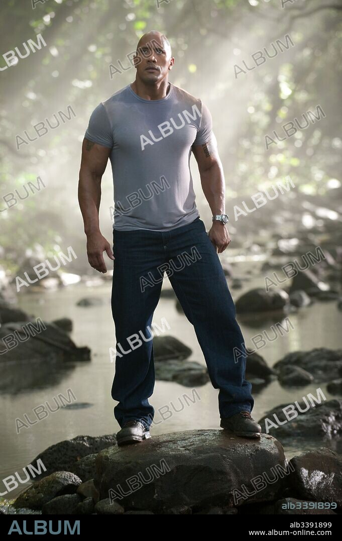 DWAYNE "THE ROCK" JOHNSON dans VOYAGE AU CENTRE DE LA TERRE 2: L'ÎLE MYSTÉRIEUSE, 2012 (JOURNEY 2: THE MYSTERIOUS ISLAND), réalisé par BRAD PEYTON. Copyright NEW LINE CINEMA.
