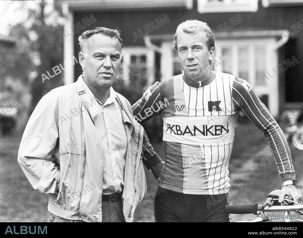 Göteborg 1988-07-20. Bernt Johansson - tävlingscyklist - till vänster på bilden ses Göteborgs-Postens sportkrönikör Bo Alm *** Local Caption *** GP Foto: Mikael Strand. KAMERAREPORTAGE.