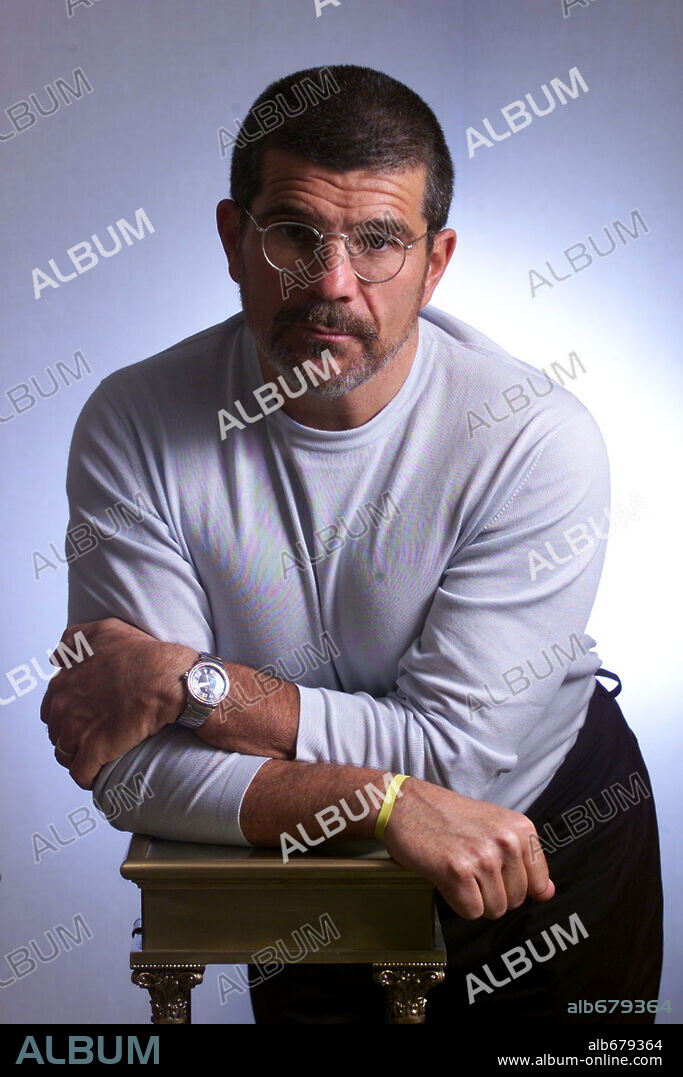 Sep 12, 2001; Toronto, ON, Canada; Writer-director David Mamet, top, and actor Danny DeVito pooled their talents, along with those of Gene Hackman, Delroy Lindo and others, for Heist, Mamet's first crack at the action genre.  Mandatory Credit: Photo by Peter Power/Toronto Star/ZUMA Press. (©) Copyright 2001 by Peter Power/Toronto Star. 12/09/2001