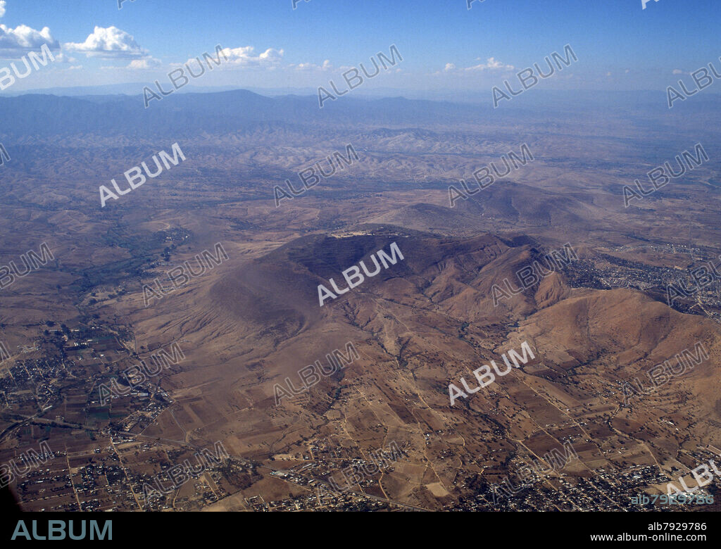 VISTA AEREA DE LA ZONA DE MONTALBAN-PROVINCIA DE OAXACA - FOTO AÑOS 90.