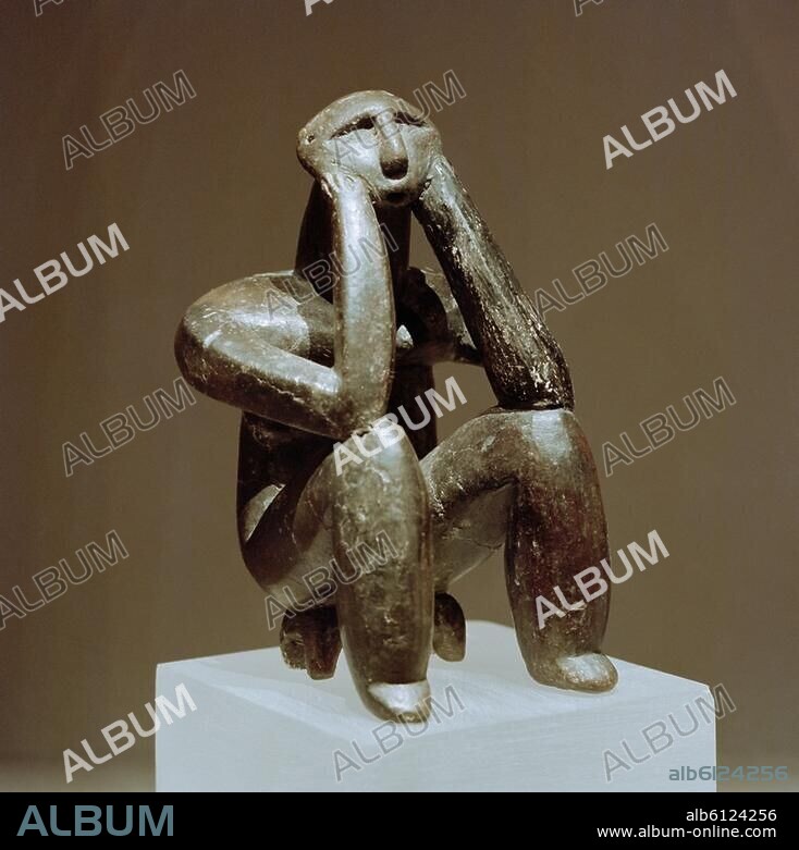 Vor- und Frühgeschichte:. Skulpturen. Sitzende männliche Figur, sog. "Denker aus Cernavoda". Neolithikum, 6. Jahrtausend v. Chr. Ton; Höhe 11,5 cm, Breite 7,5 cm. Fundort: Cernavoda (Rumänien). Inv. Nr. 15.906. Bukarest, Muz. Nat. de Istorie a României.