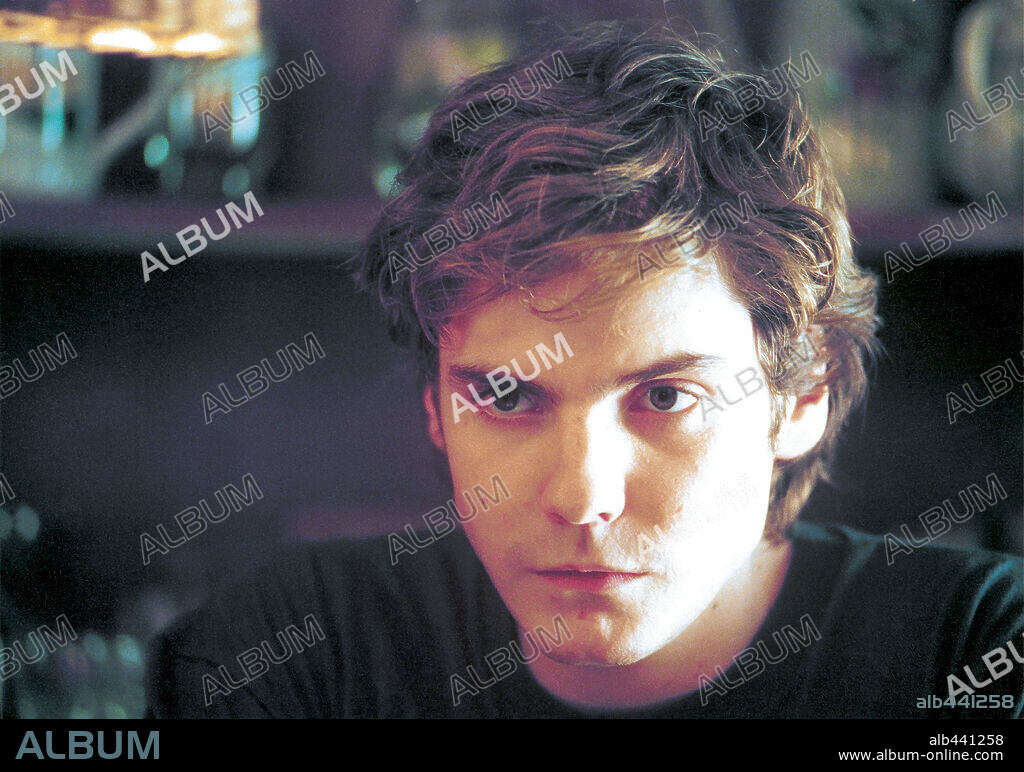 DANIEL BRUHL in GOOD BYE, LENIN!, 2003, directed by WOLFGANG BECKER. Copyright SONY PICTURES CLASSICS.
