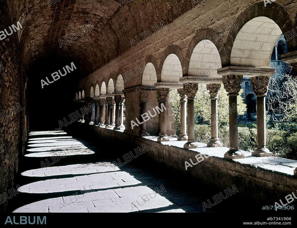 CLAUSTRO DEL MONASTERIO DE SANT CUGAT DEL VALLES - SIGLO XII - ROMANICO CATALAN.