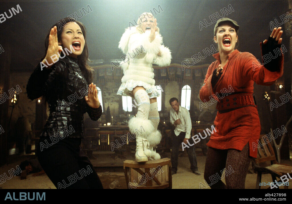 CAMERON DIAZ, DREW BARRYMORE und LUCY LIU in 3 ENGEL FÜR CHARLIE - VOLLE POWER, 2003 (CHARLIE'S ANGELS: FULL THROTTLE), unter der Regie von MCG. Copyright COLUMBIA PICTURES / MICHAELS, DARREN.