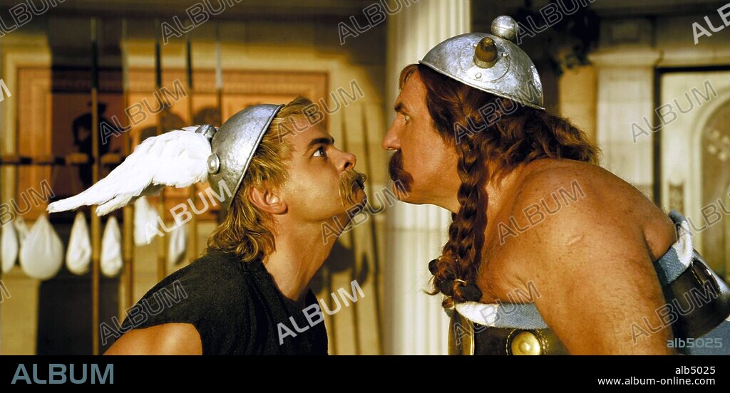 CLOVIS CORNILLAC y GERARD DEPARDIEU en ASTÉRIX EN LOS JUEGOS OLÍMPICOS, 2008 (ASTÉRIX AUX JEUX OLYMPIQUES), dirigida por FREDERIC FORESTIER y THOMAS LANGMANN. Copyright PATHE RENN PRODUCTIONS/LA PETITE REINE/TF1 FILMS PROD./TRIPI.