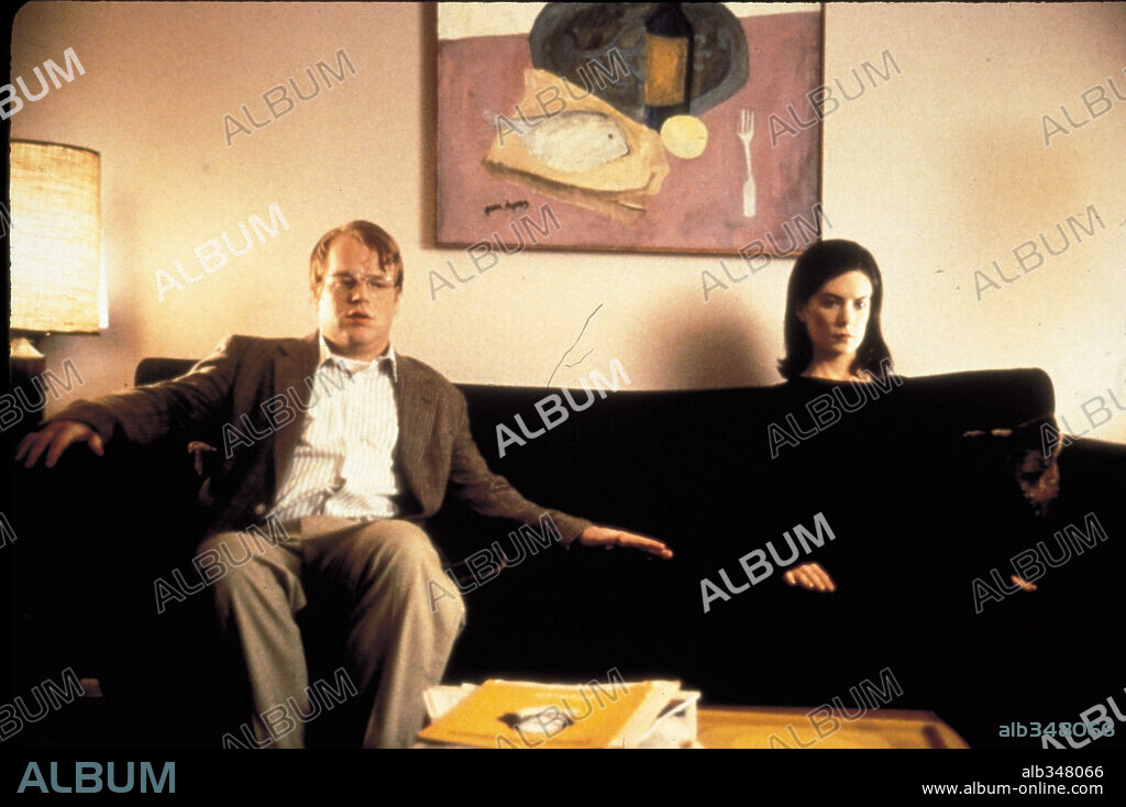 LARA FLYNN BOYLE and PHILIP SEYMOUR HOFFMAN in HAPPINESS, 1998, directed by TODD SOLONDZ. Copyright GOOD MACHINE/KILLER FILMS.