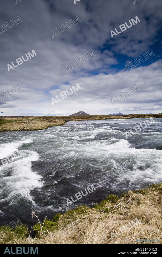 River Laxa flowing out of Lake Myvatn, Skutustaoir near Reykjahlid, Iceland, Polar Regions.