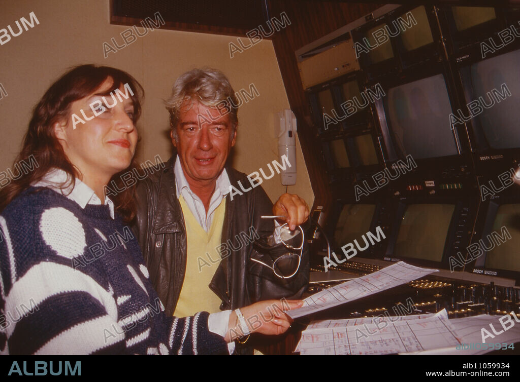 The Rudi Carrell Show, Germany 1988, presenter and showmaster Rudi Carrell with the editor editing the show.