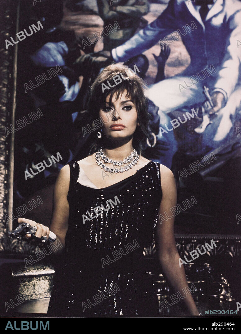 SOPHIA LOREN in THE MILLIONAIRESS, 1960, directed by ANTHONY ASQUITH. Copyright 20TH CENTURY FOX.