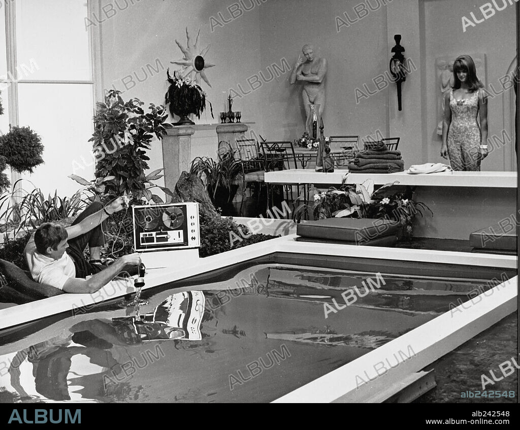 JAMES COBURN en F. DE FLINT, 1967 (IN LIKE FLINT), dirigida por GORDON DOUGLAS. Copyright 20TH CENTURY FOX.