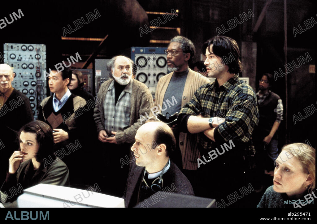 KEANU REEVES, MORGAN FREEMAN and RACHEL WEISZ in CHAIN REACTION, 1996, directed by ANDREW DAVIS. Copyright 20TH CENTURY FOX / CLOSE, MURRAY.
