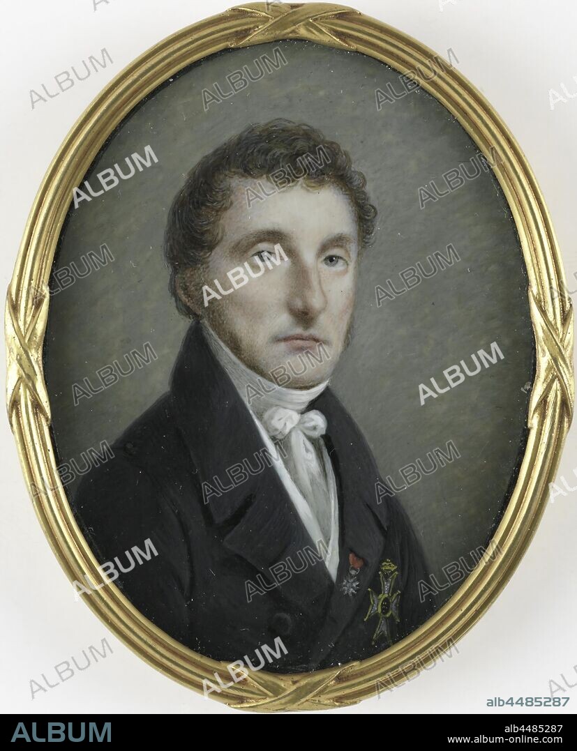 Pieter de Riemer (1769-1831), professor of dissection and obstetrics, consultant surgeon of King William I, Portrait of Pieter de Riemer (1769-1831). Professor of dissection and obstetrics, consultant surgeon of King Willem I. Bust, to the right. Part of the collection of portrait thumbnails, professor, physician, doctor, Pieter de Riemer, Johannes Hari (I), 1800 - 1831, ivory, metal, glass, wood (plant material), h 8.6 cm × w 6.6 cm h 9.2 cm × w 7.3 cm × d 1.2 cm.