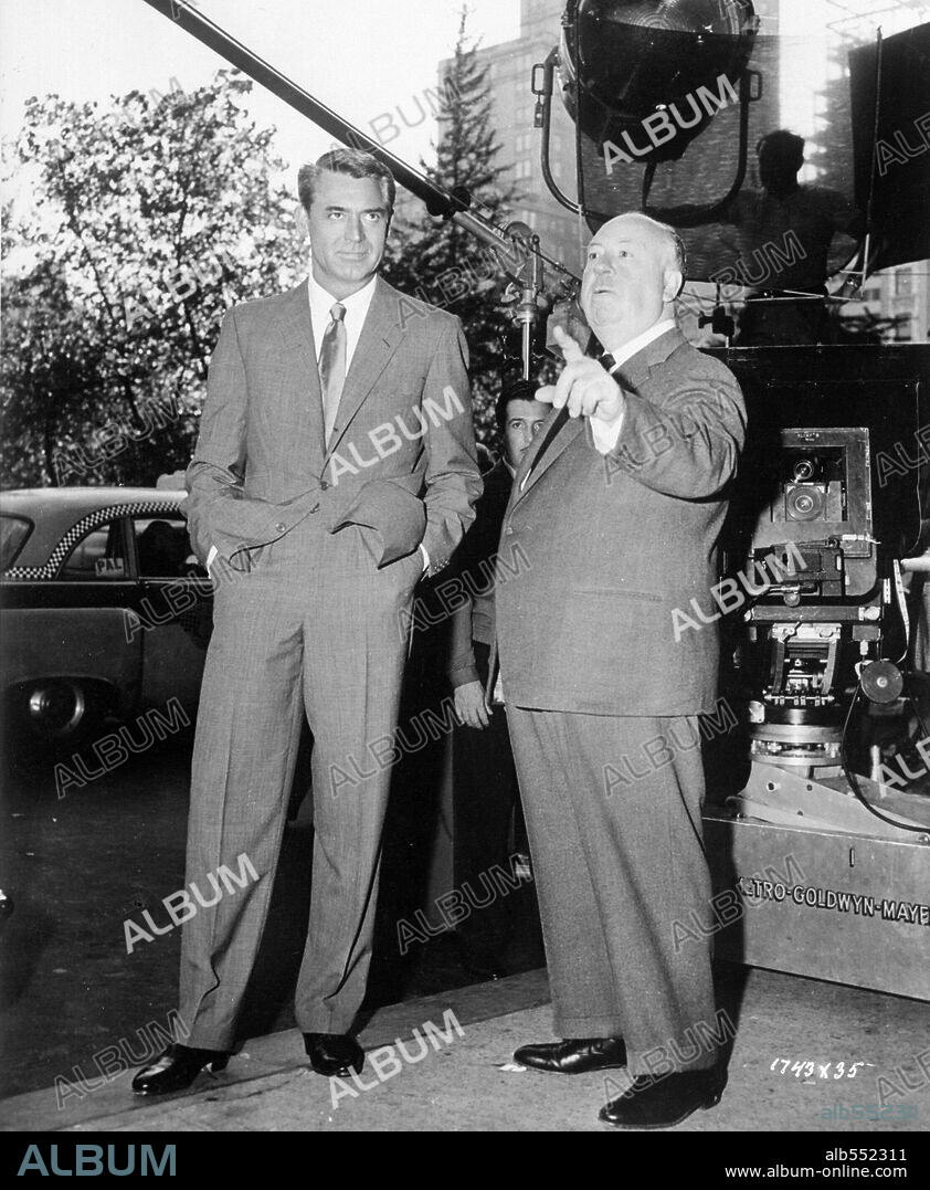ALFRED HITCHCOCK and CARY GRANT in NORTH BY NORTHWEST, 1959, directed by ALFRED HITCHCOCK. Copyright Metro-Goldwyn-Mayer (MGM).