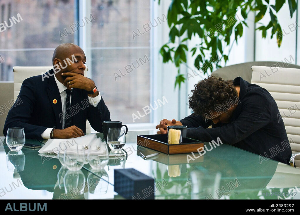 MARK RUFFALO and MOS DEF in BEGIN AGAIN, 2013, directed by JOHN CARNEY. Copyright EXCLUSIVE MEDIA GROUP.