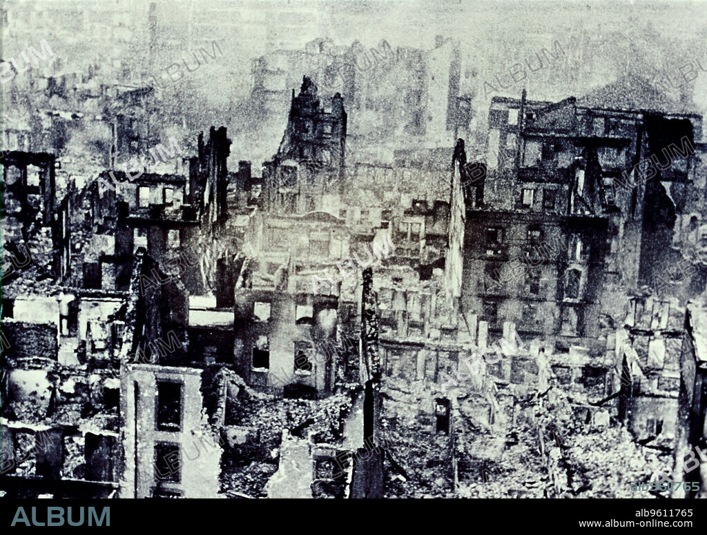 Spanish Civil War (1936 - 1939), view of the population of Guernica after the bombing of the Condor Legion on April 26, 1937.