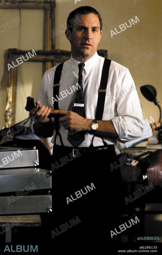 KEVIN COSTNER in THE BODYGUARD, 1992, unter der Regie von MICK JACKSON. Copyright WARNER BROS/TIG PRODUCTIONS/KASDAN PICTURES / GLASS, BEN.
