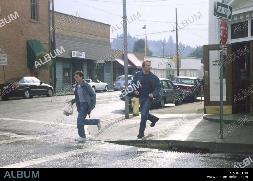 BILLY BOB THORNTON and BRUCE WILLIS in BANDITS, 2001, directed by BARRY LEVINSON. Copyright M.G.M / CARTWRIGHT, R.