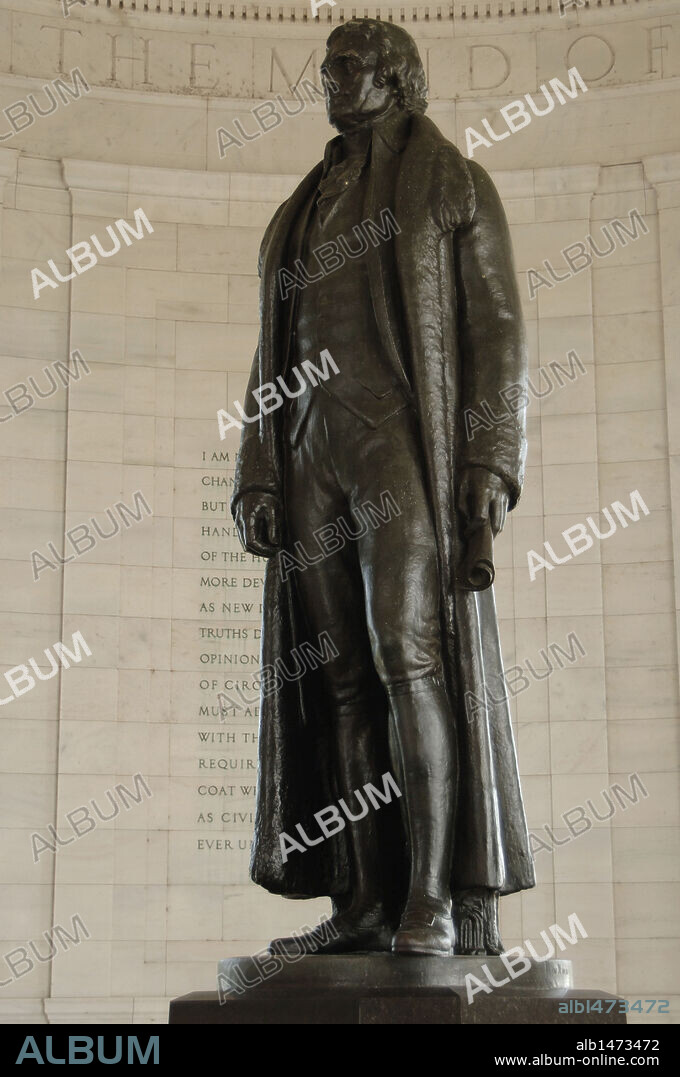 THOMAS JEFFERSON (1743-1826). Tercer presidente del país. Escultura situada en el 'MEMORIAL A THOMAS JEFFERSON'. Construído en 1939 por el arquitecto norteamericano John Russell Pope (1874-1937) y completado en 1943. S. XIX-XX (S. XIX-S. XX). Washington DC. Distrito de Columbia. Estados Unidos.