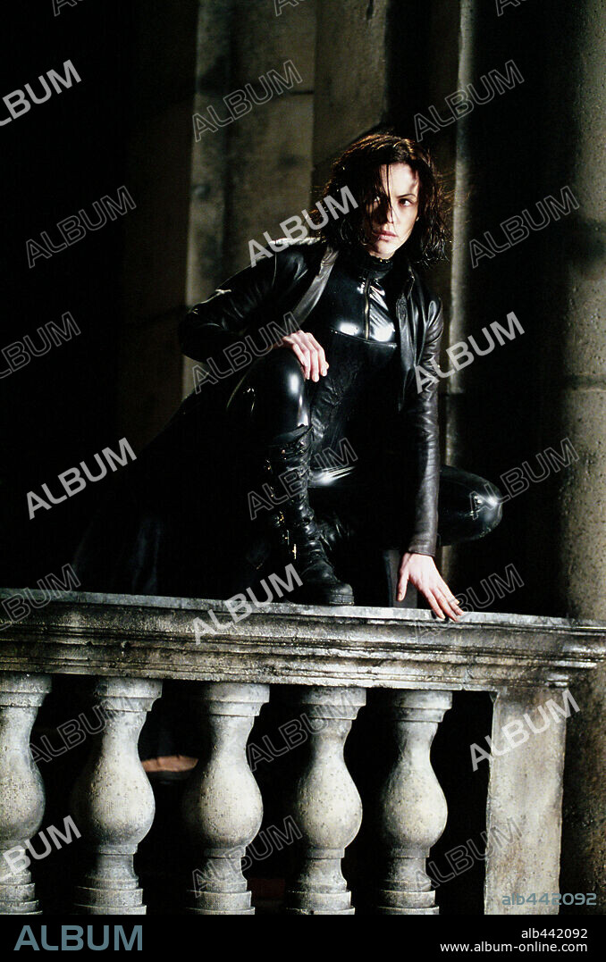 KATE BECKINSALE dans UNDERWORLD, 2003, réalisé par LEN WISEMAN. Copyright SCREEN GEMS/LAKESHORE ENTERTAINMENT / ENDRENYI, EGON.