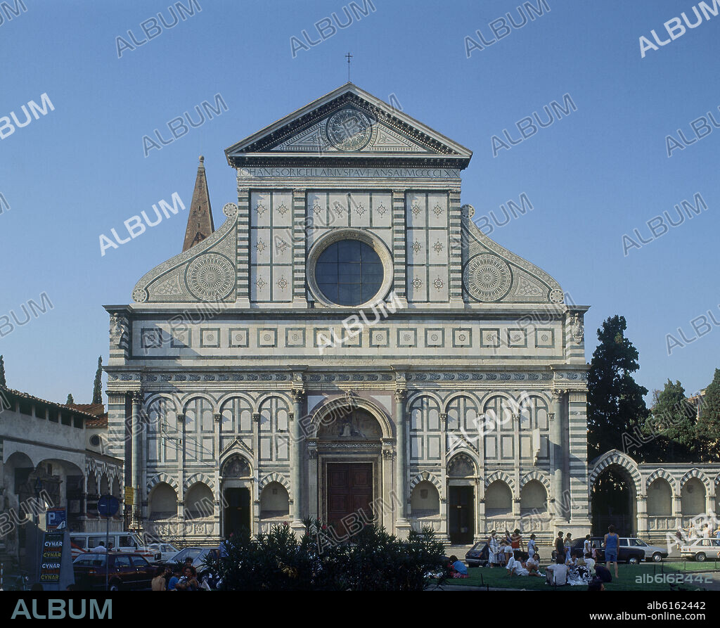 LEON BATTISTA ALBERTI (1404-1472). FACHADA  DE LA IGLESIA REVESTIDA EN MARMOL POLICROMADO EN 1350 TERMINADA POR ALBERTI EN 1470.