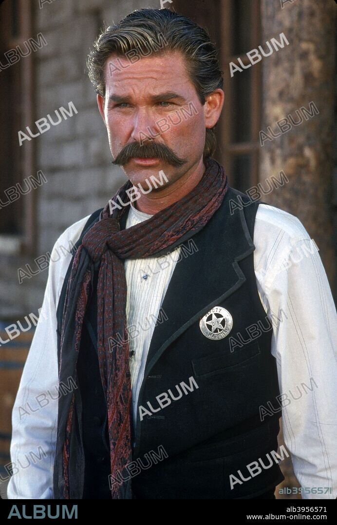 KURT RUSSELL in TOMBSTONE, 1993, directed by GEORGE P. COSMATOS. Copyright HOLLYWOOD PICTURES/CINERGI.