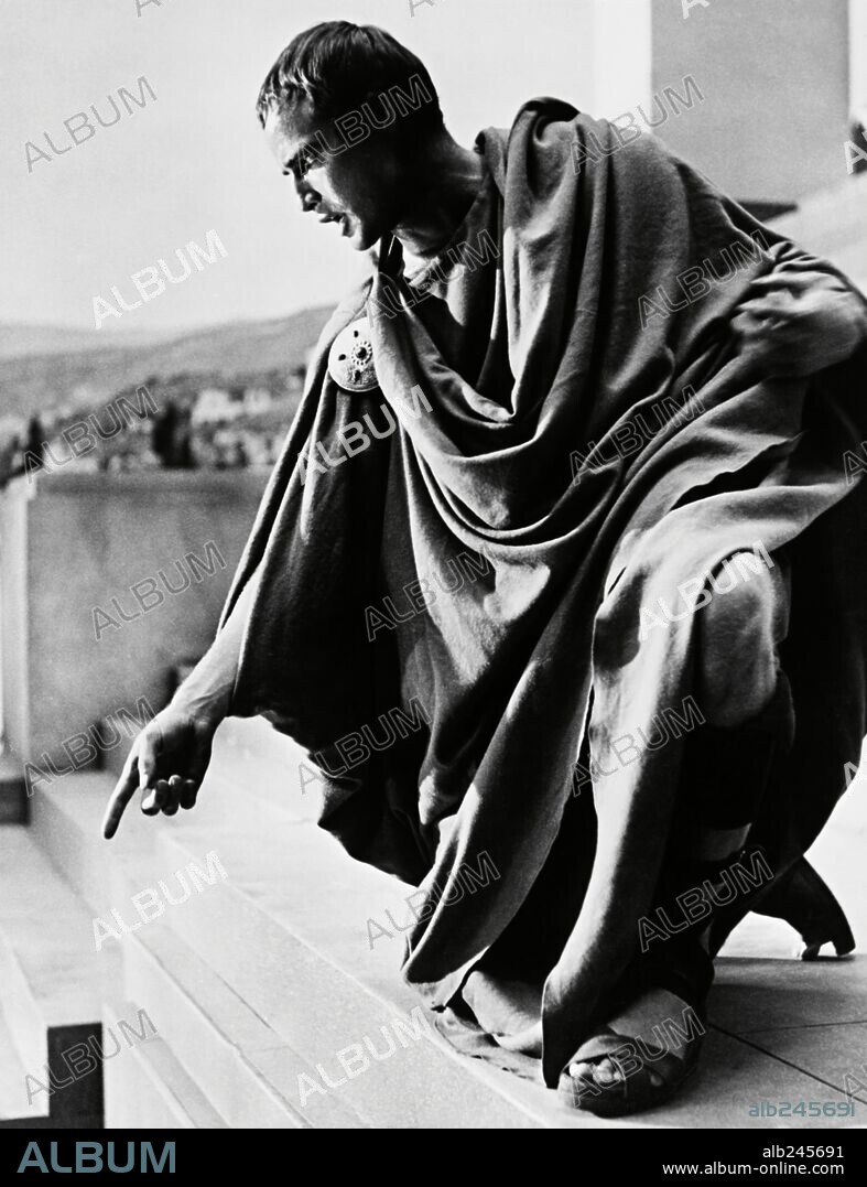 ANTONIUS (MARCUS ANTONIUS) y MARLON BRANDO. MARLON BRANDO en JULIO CESAR, 1953 (JULIUS CAESAR), dirigida por JOSEPH L. MANKIEWICZ. Copyright M.G.M.