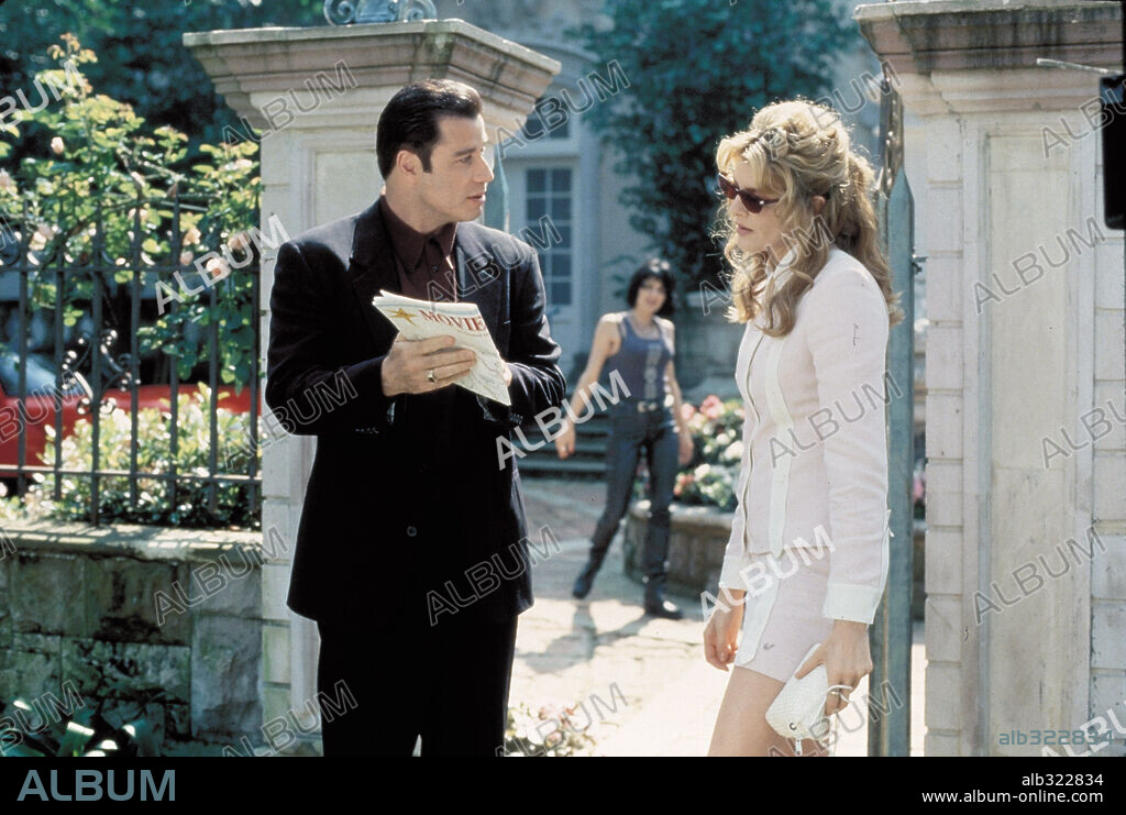 JOHN TRAVOLTA and RENE RUSSO in GET SHORTY, 1995, directed by BARRY SONNENFELD. Copyright CHEN, LINDA R.