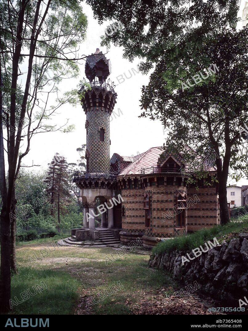 ANTONI GAUDÍ. FINCA EL CAPRICHO - PALACETE MODERNISTA - DEDICADO AL PRIMER MARQUES DE COMILLAS - 1883-85.
