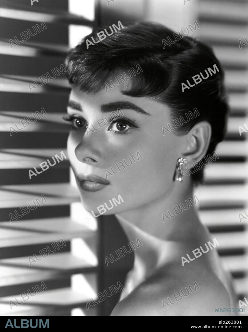 AUDREY HEPBURN in SABRINA, 1954, directed by BILLY WILDER. Copyright PARAMOUNT PICTURES / FRAKER, BUD.