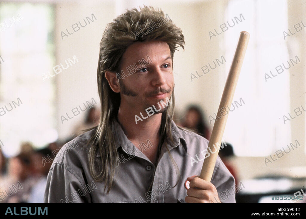 DAVID SPADE en LA SUCIA HISTORIA DE JOE GUARRO, 2001 (JOE DIRT), dirigida por DENNIE GORDON. Copyright COLUMBIA PICTURES / FARMER, JON.