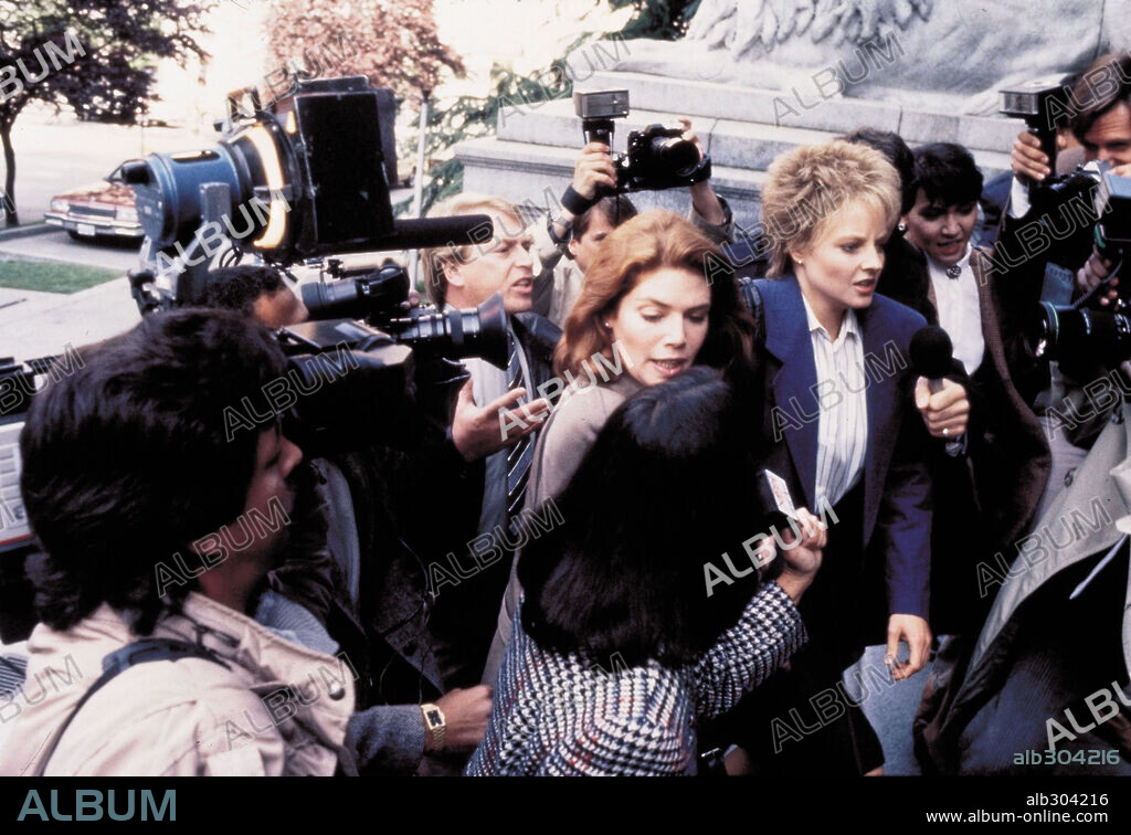 JODIE FOSTER et KELLY McGILLIS dans THE ACCUSED, 1988, réalisé par JONATHAN KAPLAN. Copyright PARAMOUNT PICTURES / McEWAN, ROB.