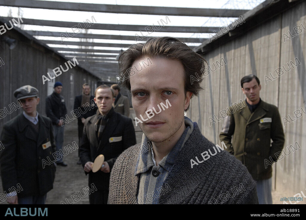 AUGUST DIEHL in THE COUNTERFEITER, 2007 (DIE FALSCHER), directed by STEFAN RUZOWITZKY. Copyright BABELSBERG FILM GMBH/JOSEF AICHHOLZER FILMPRODUKTION/MAGNOLI.