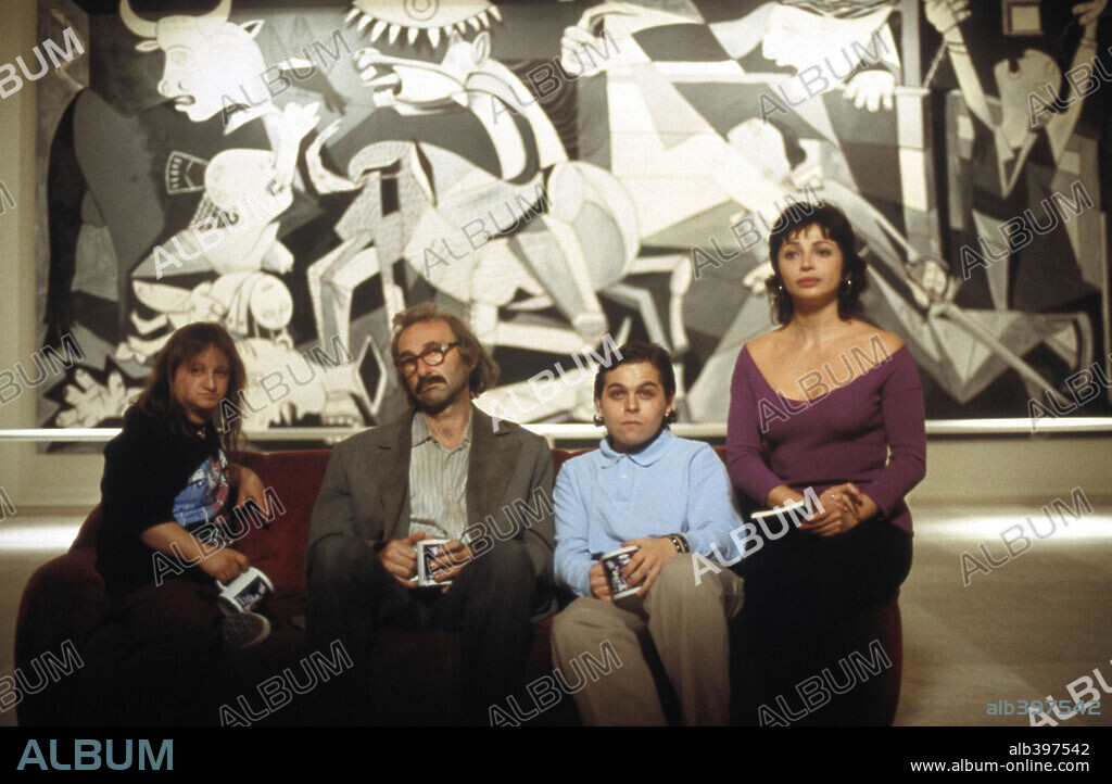 JAIME BARNATAN, JAVIER ALLER, MANUEL MANQUIÑA y NEUS ASENSI en EL ROBO MAS GRANDE JAMAS CONTADO, 2002, dirigida por DANIEL MONZON. Copyright LOLAFILMS.