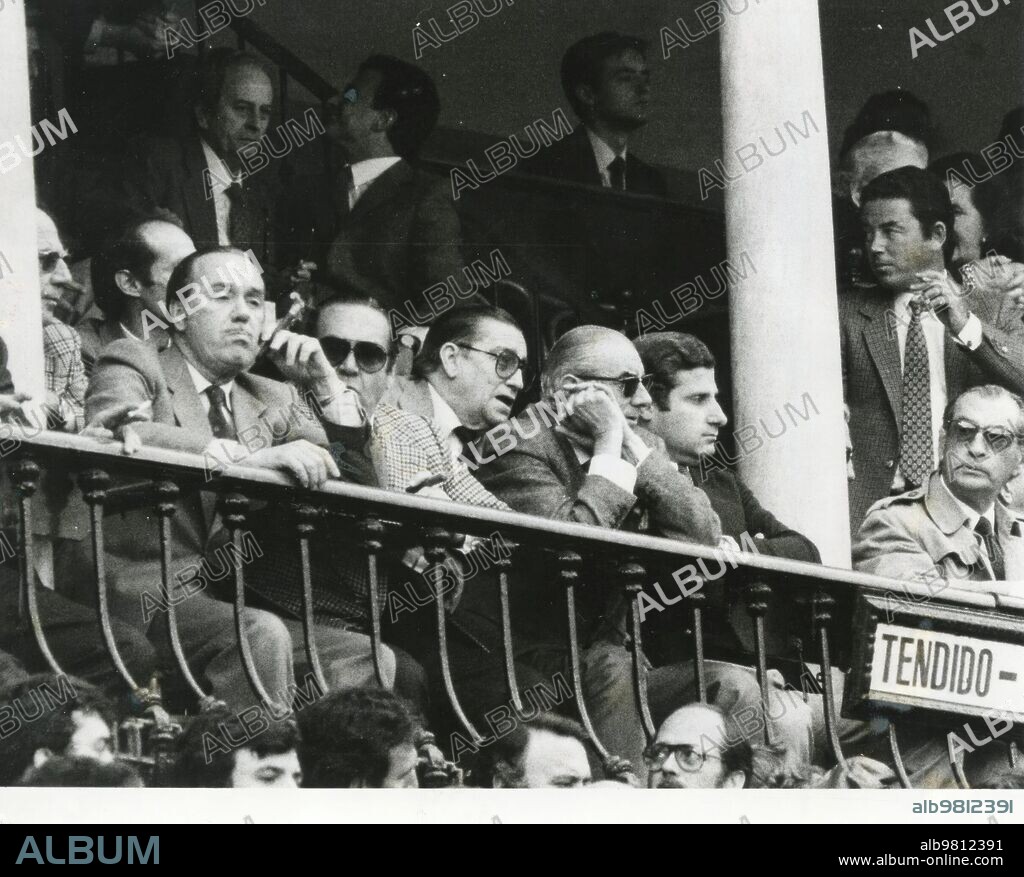 28 abril 1983. De izquierda a derecha: Alvaro Fernández de Córdoba y Topete, García Porres Osborne, marqués de Castilleja del Campo, Federico de León y Arias de Saavedra, Nicolás Coronel Pacheco y Carlos Martinez de Irujo y Fitz james Stuart, duque de Huescar. Al fondo, Luis Olivar, marqués de Valdeoseras.