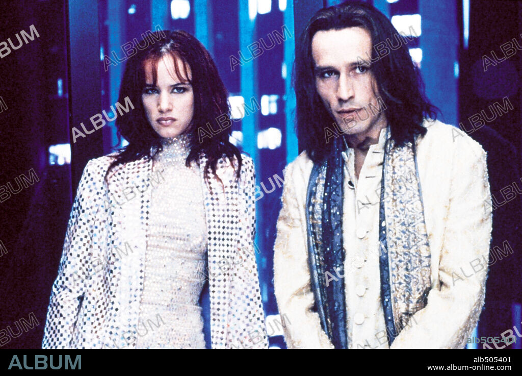 JULIETTE LEWIS y RALPH FIENNES en DÍAS EXTRAÑOS, 1995 (STRANGE DAYS), dirigida por KATHERINE BIGELOW. Copyright 20TH CENTURY FOX.