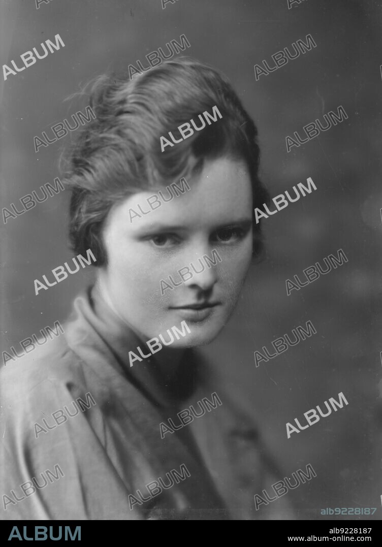 ARNOLD GENTHE. Kelly, Martha, Miss, portrait photograph, 1916.