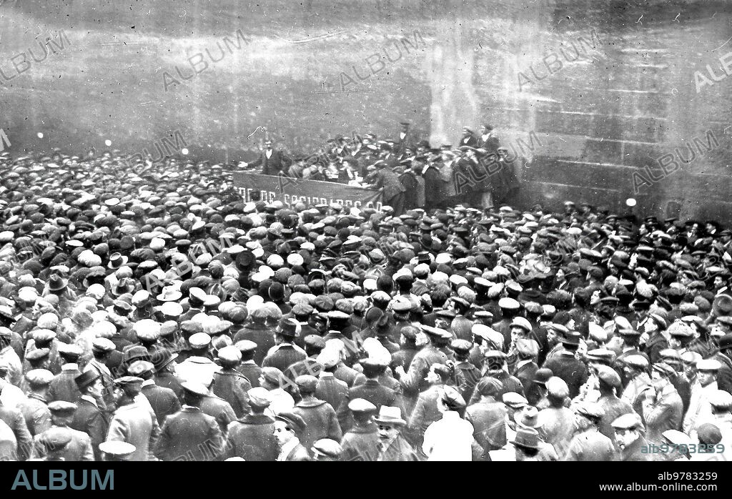 15 abril 1911. Mitin de Albañiles en Jai-Alai. Aspecto del frontón durante la reunión Verificada ayer Mañana, y en la cual se Acordó la Huelga.