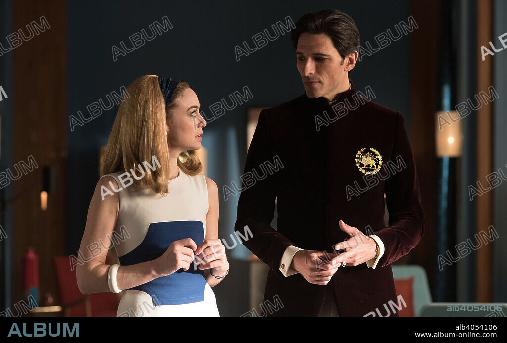 ANDRÉS VELENCOSO y MARTA HAZAS en VELVET COLLECTION, 2017, dirigida por GEMA R. NEIRA y RAMON CAMPOS. Copyright BAMBU PRODUCCIONES/MOVISTAR +. Temporada 2.